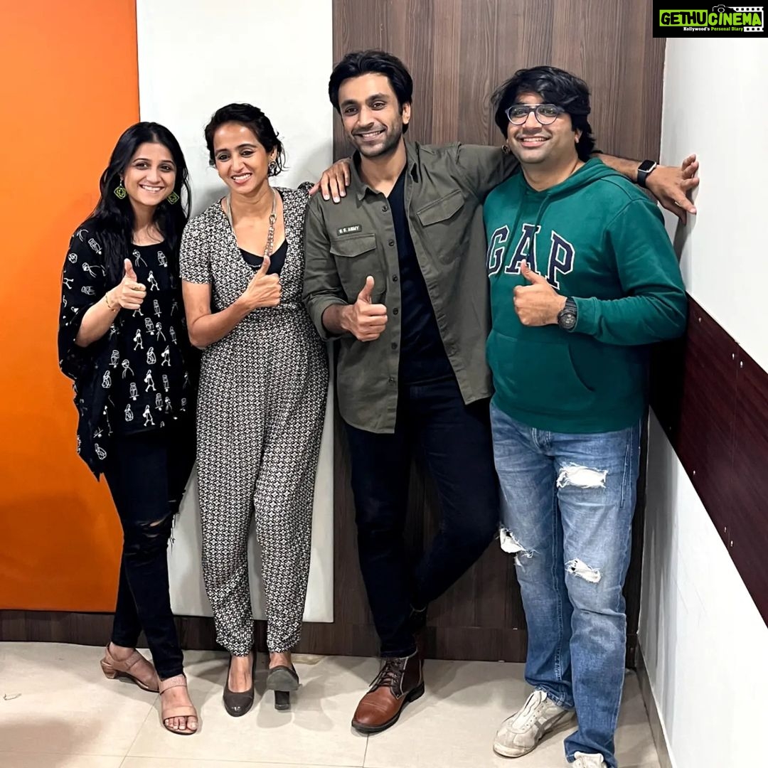 Bhamini Oza Instagram - So that is how our day at Rajkot went! #AumMangalamSinglem Promotions - Day 1 ❤️ Film releasing on 18th November 2022. @rjjay_ @baba.bolta.hain @redfmgujarati @itsbirad @jwalant.chhaya @mirchirajkot @mirchirjhirva @mirchirjneha @aajkaaldaily @myfmindia @rj_nupur_official