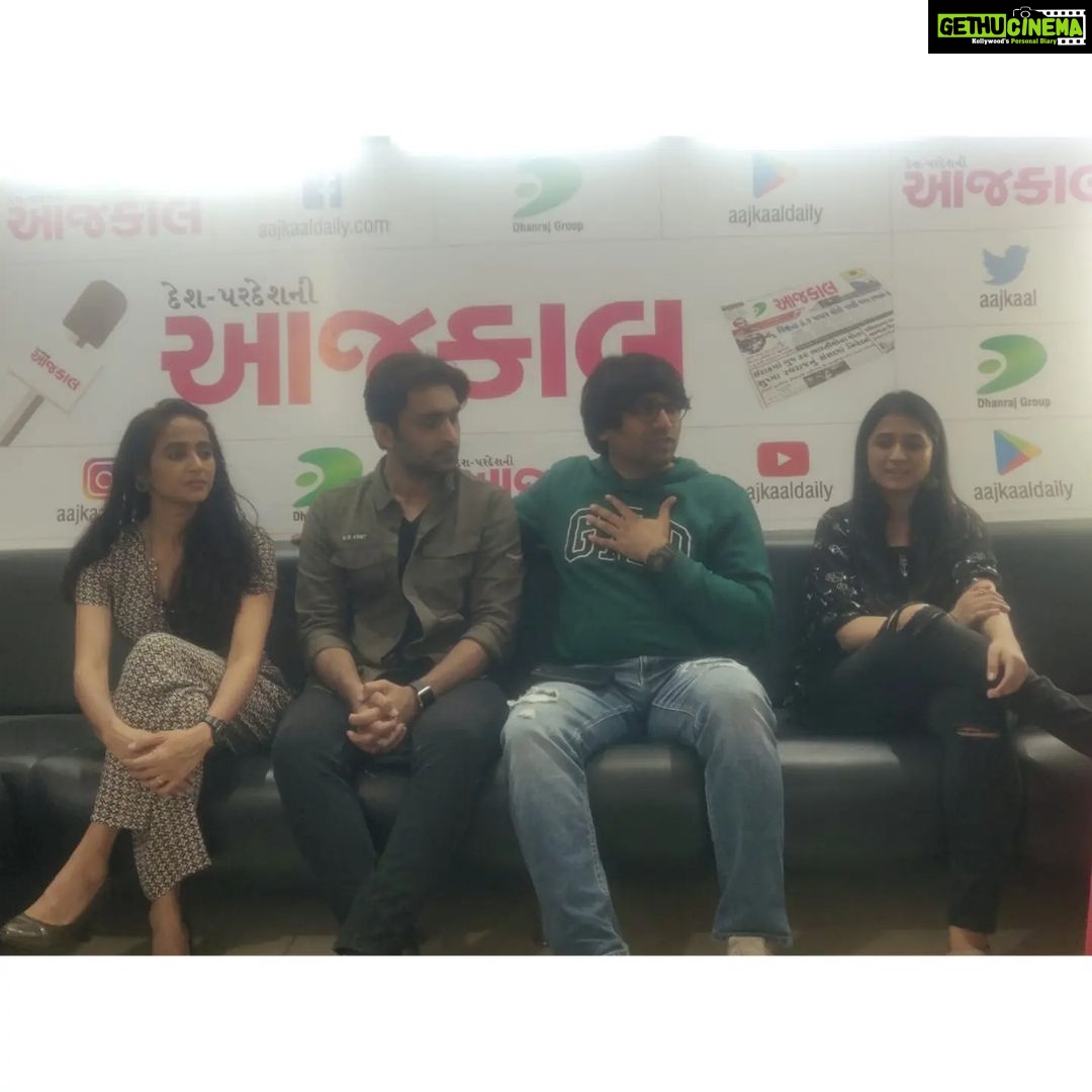 Bhamini Oza Instagram - So that is how our day at Rajkot went! #AumMangalamSinglem Promotions - Day 1 ❤️ Film releasing on 18th November 2022. @rjjay_ @baba.bolta.hain @redfmgujarati @itsbirad @jwalant.chhaya @mirchirajkot @mirchirjhirva @mirchirjneha @aajkaaldaily @myfmindia @rj_nupur_official