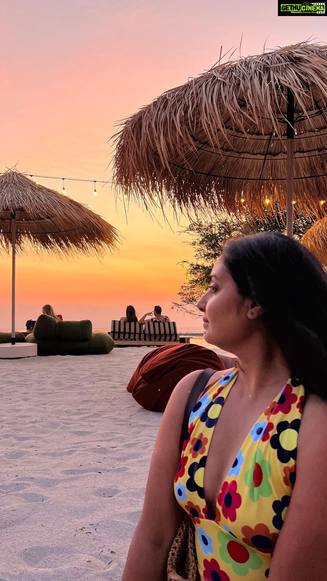 Bhanushree Mehra Instagram - In the evenings, head to the western side of Gili Trawangan, find a nice spot to sit and just enjoy the sun setting. It’s a beautiful sight and you shouldn’t miss it during your time in Gili ! 😍 . . . . . #gili #gilitrawangan #giliislands #indonesia #sunset Gili Trawangan,Lombok