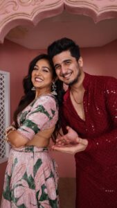Bhavin Bhanushali Instagram - Garba with this Beautiful Singer ❤️ @neetimohan18 

Neeti's look- @ruhrindia 
 Jewellery - @the_beta_girl 

Styling - @shreyandurjastyle 
Glam - @ritickasjalan @aaliyahussainhairmakeupcreator

@muktimohan @mohanshakti @salmanyusuffkhan 
#savaria #navratri #garba