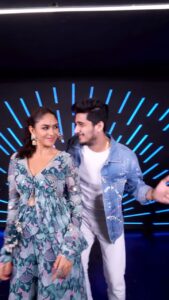 Bhavin Bhanushali Instagram - Kaleja Kad ke ❤️ @mrunalthakur @abhimanyud 
New release date 3rd November 
#familyentertainer