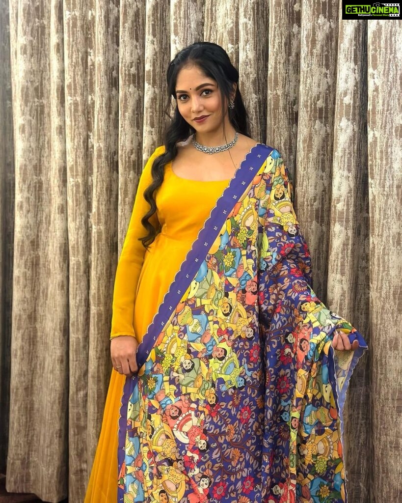 Bhavya Gowda Instagram - 💛 Outfit: @anthariya_ Jewels: @thespatika Hairstyle by: @anu_hairstylist_makeup_artist