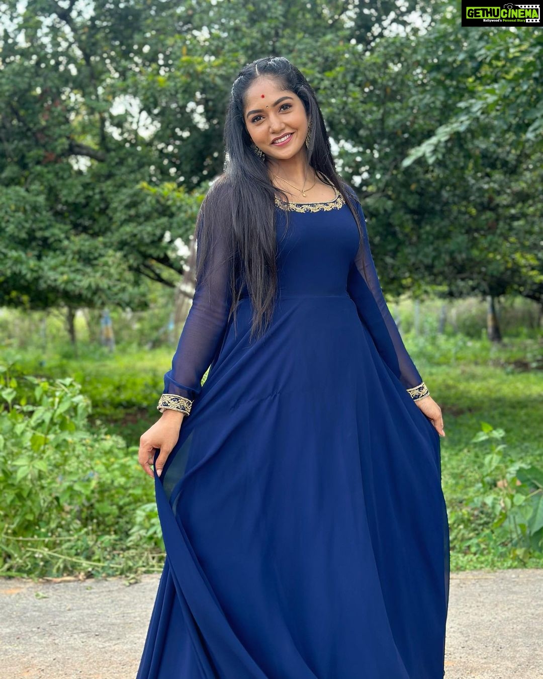 Bhavya Gowda Instagram - 💙 Outfit: @rentyourlook_by_chandangowda Bangalore, India