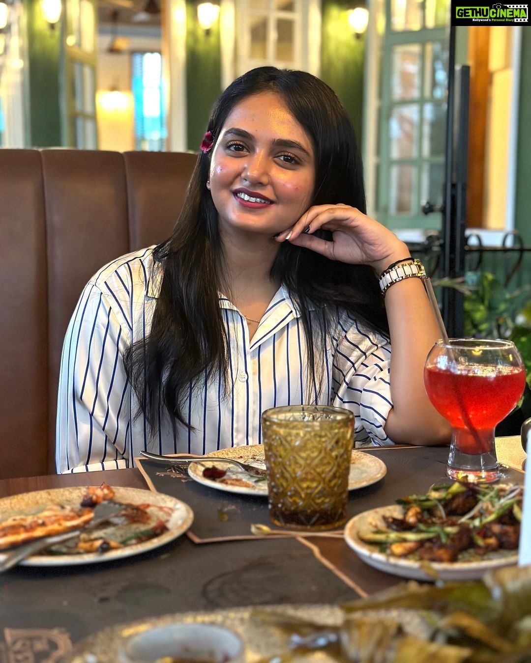 Bhavya Gowda Instagram - Happy birthday to you Divuuuu❤️ My second MOTHER🌎 You are my first best friend👭 you listen to me when no one else does, you make me feel good about yourself, and I will always be there for you no matter what happens🥰 As children, we fought and argued over everything, but as adults, you are the best sister, You are the one person I have always been able to count on and I love you more🫶🏻 The best advice i have got from my mother ever is. Be nice to your sister. Your friends will come and go, but you will always have your sister🥺 You have always been my greatest role model, my inspiration, my heroine and my cheerleader ❤️ Thanks for being my gossip partner 😂 Thank you for teaching me the lessons I needed to know, speaking the truths I needed to hear🙂 Thank you for all the cute clothes I stole from you over the years! 😂 Sadyakeeeee sakuuu ansutheee😝🙆🏻♀️ I love you sooooooo Muchhhhhh❤️ Bangalore, India