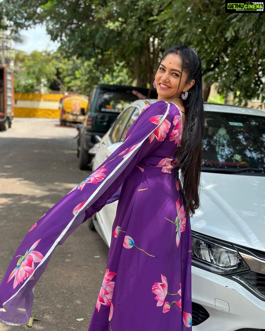 Bhavya Gowda Instagram - π Outfit: @srscollectionss #kannada #kannadaactress #bhavyagowda670 #geethaserial #geethaserialbhavyagowda670 #colors #colorskannada #actor #actresses #telgu #telguactress #starmaa #kks #kalisiuntekaladusukhamserial #instagram #instagood #instadaily #insta #instafashion Bangalore, India