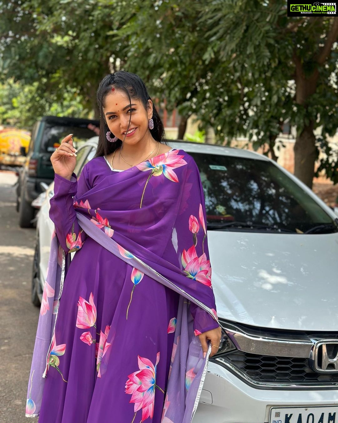 Bhavya Gowda Instagram - π Outfit: @srscollectionss #kannada #kannadaactress #bhavyagowda670 #geethaserial #geethaserialbhavyagowda670 #colors #colorskannada #actor #actresses #telgu #telguactress #starmaa #kks #kalisiuntekaladusukhamserial #instagram #instagood #instadaily #insta #instafashion Bangalore, India