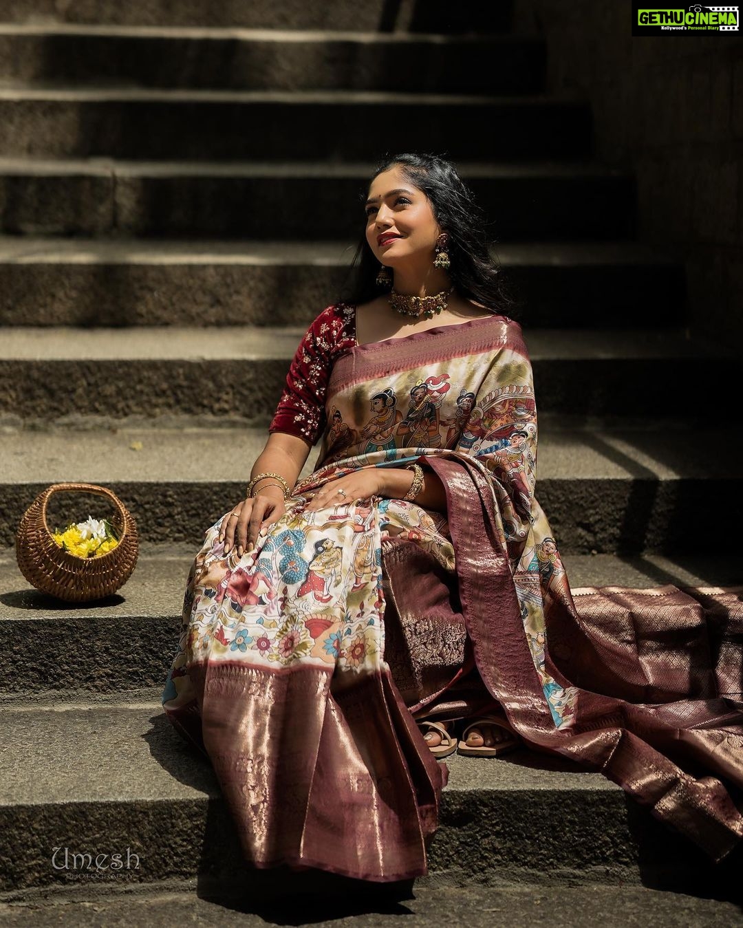 Bhavya Gowda Instagram - Saree: @abhicollections1 MUA: @makeoverby_divyagowda Captured by: @umesh__photography___ Hairstyle by: @hairstylist_bangalore Jewels: @thespatika #kannada #kannadaactress #bhavyagowda670 #geethaserial #geethaserialbhavyagowda670 #colors #colorskannada #actor #actresses #telgu #telguactress #starmaa #kks #kalisiuntekaladusukhamserial #instagram #instagood #instadaily #insta #instafashion Bangalore, India
