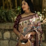 Bhavya Gowda Instagram - 🤎 Saree: @abhicollections1 MUA: @makeoverby_divyagowda Captured by: @umesh__photography___ Hairstyle by: @hairstylist_bangalore Jewels: @thespatika
