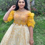 Bhavya Gowda Instagram - 💛 MUA: @makeoverby_divyagowda Hairstyle by: @rehaan_hairstyles_bengaluru Jewels: @thespatika Outfit: @rentyourlook_by_chandangowda #kannada #kannadaactress #bhavyagowda670 #geethaserial #geethaserialbhavyagowda670 #colors #colorskannada #actor #actresses #telgu #telguactress #starmaa #kks #kalisiuntekaladusukhamserial #instagram #instagood #instadaily #insta #instafashion Akshaya Studio