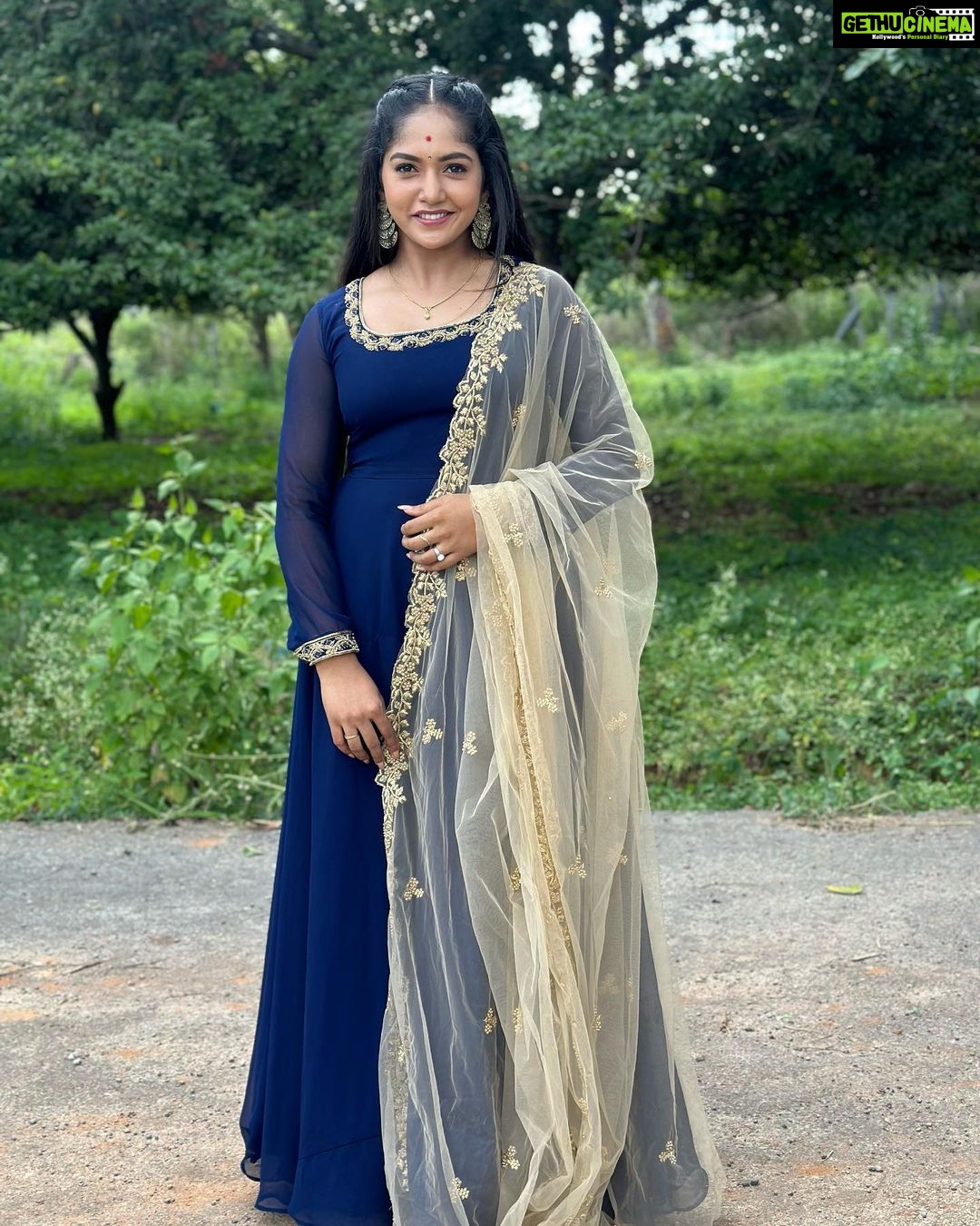 Bhavya Gowda Instagram - 💙 Outfit: @rentyourlook_by_chandangowda Bangalore, India