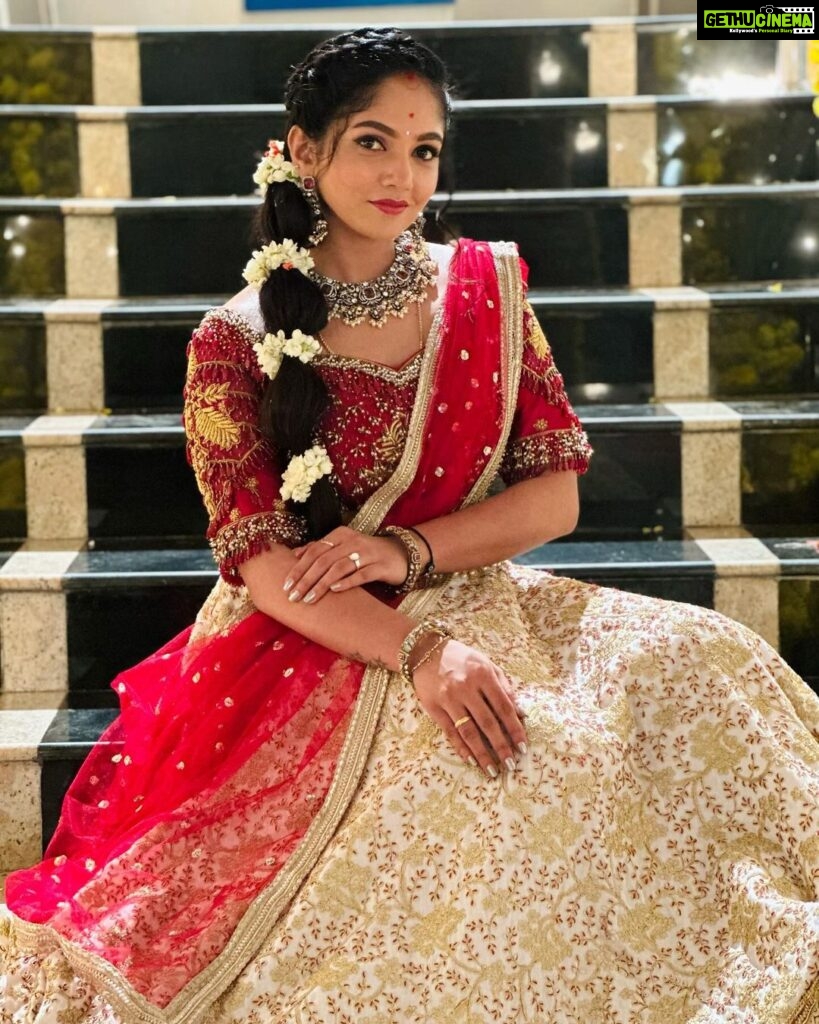 Bhavya Gowda Instagram - ❤️ Outfit: @rentyourlook_by_chandangowda Jewels: @thespatika Bangalore, India