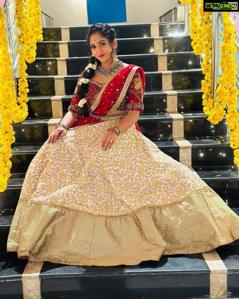 Bhavya Gowda Instagram - ❤️ Outfit: @rentyourlook_by_chandangowda Jewels: @thespatika Bangalore, India