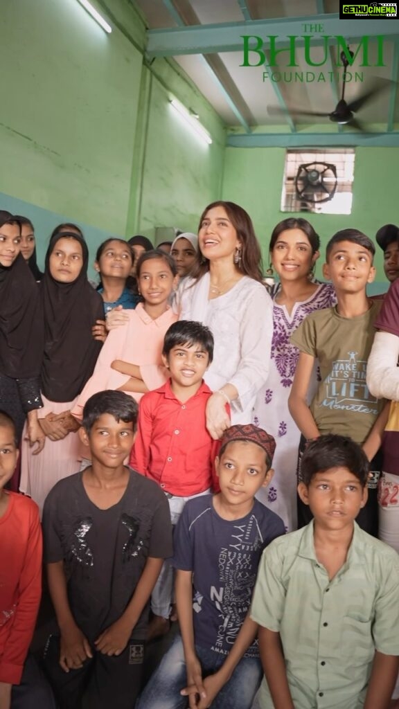 Bhumi Pednekar Instagram - Celebrated Children’s Day with purpose! Joined @khaanachahiye and @adarshsanstha at the Kurla community kitchen, in collaboration with The Bhumi Foundation. Together, we made a difference by providing nutritious meals and engaging in activities that matter for the kids. Khaana Chahiye, born during COVID, provides nutritious meals to those in need. Adarsh Foundation led by Sujata Sawant, empowers women to support this cause. Met inspiring women & kids, heard heart-touching stories, and witnessed efforts to educate and uplift. Truly Grateful 🙏 Thoda Hai, Thode ki Zaarurat hai. Thank you @ecosoul_ind for your support and making this experience ecofriendly. Looking forward to giving back more to the society through The Bhumi Foundation. 💚
