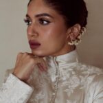 Bhumi Pednekar Instagram – ✨✨✨
.
.
.
Outfit- @anamikakhannaindia 
Jewellery – @suhanipittie
Styled by – @manishamelwani
Style team – @sim.ran_awayy @gypsy.girl.world
Makeup -@niccky_rajaani
Hair- @hrishidoeshair
Photographer -@trishasarang 
@mumbaifilmfestival #bhumipednekar #jiomamimumbaifilmfestival