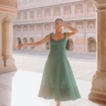 Bhumi Pednekar Instagram - Transported to a different era 💚 . . . Outfit and shoes - @carolinaherrera Jewels - @tarafinejewellery Styled by - @manishamelwani with @sananver @sim.ran_awayy Hair by - @the.mad.hair.scientist Photographed by - @amritaroraphotography Managed by - @thebombaygirl_ City Palace, Jaipur