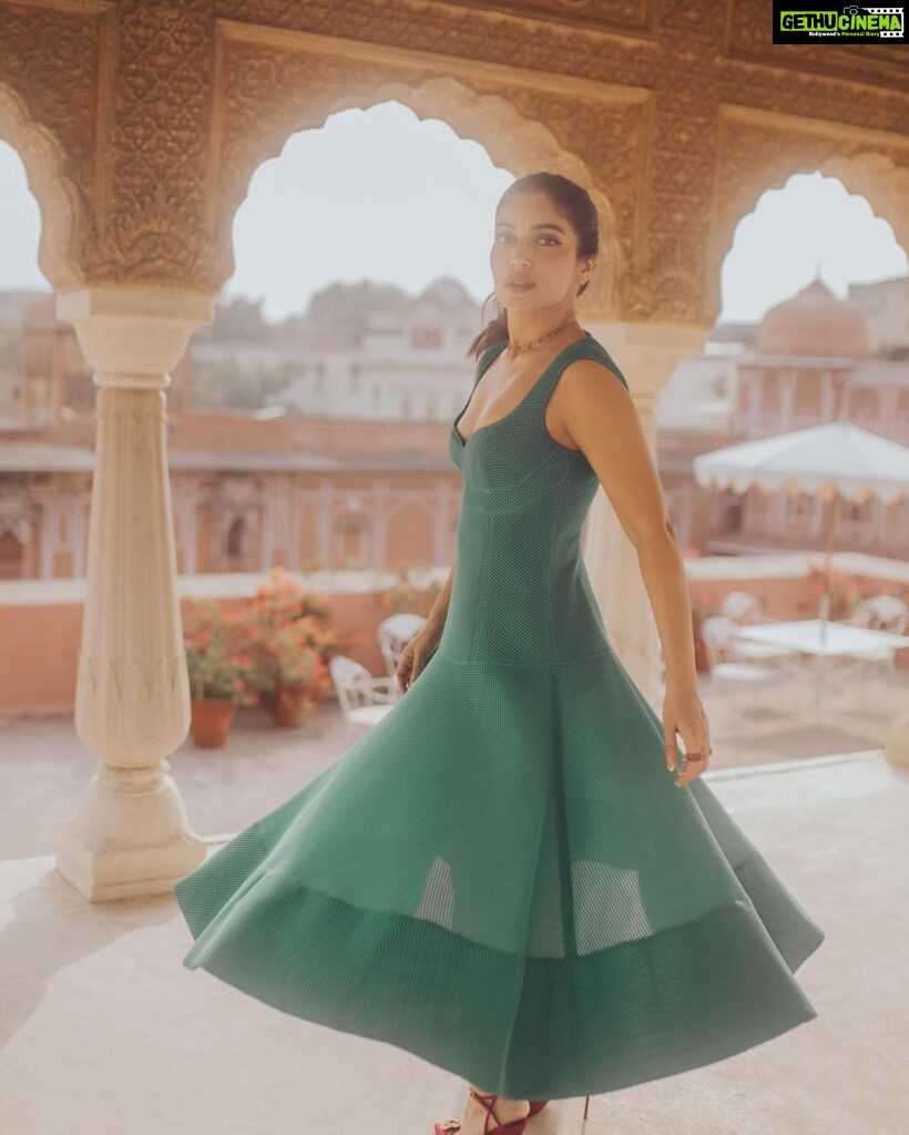 Bhumi Pednekar Instagram - Transported to a different era 💚 . . . Outfit and shoes - @carolinaherrera Jewels - @tarafinejewellery Styled by - @manishamelwani with @sananver @sim.ran_awayy Hair by - @the.mad.hair.scientist Photographed by - @amritaroraphotography Managed by - @thebombaygirl_ City Palace, Jaipur