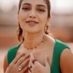 Bhumi Pednekar Instagram - Transported to a different era 💚 . . . Outfit and shoes - @carolinaherrera Jewels - @tarafinejewellery Styled by - @manishamelwani with @sananver @sim.ran_awayy Hair by - @the.mad.hair.scientist Photographed by - @amritaroraphotography Managed by - @thebombaygirl_ City Palace, Jaipur