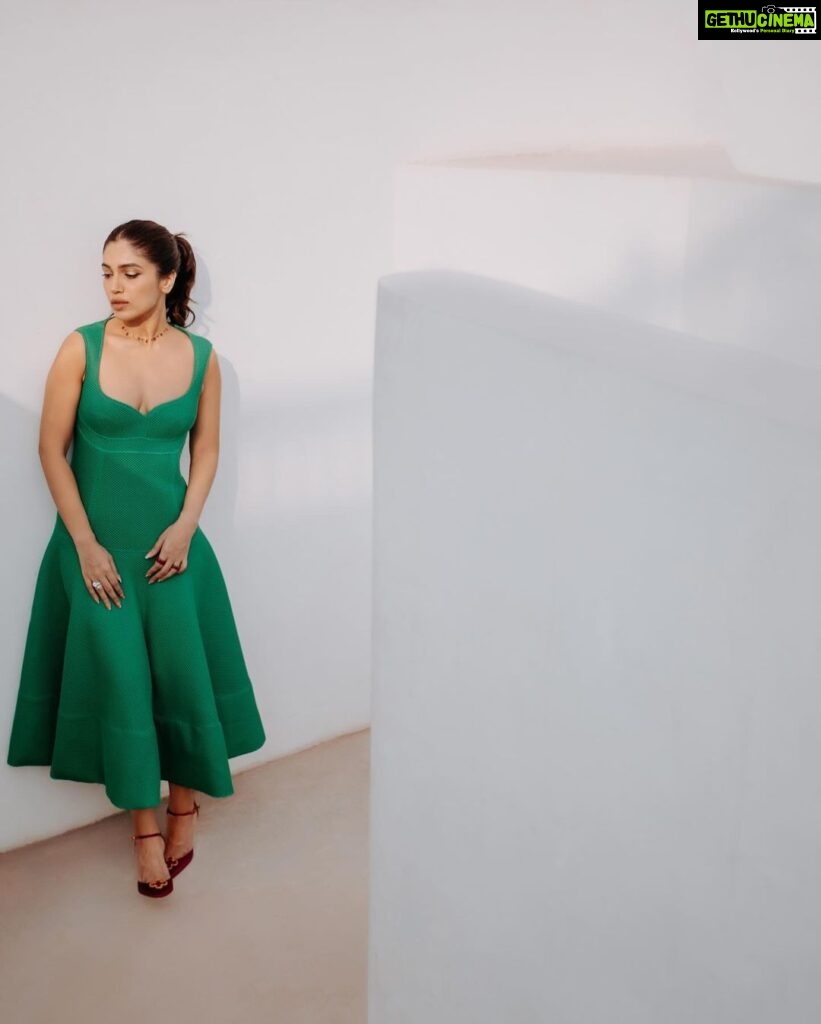Bhumi Pednekar Instagram - Transported to a different era 💚 . . . Outfit and shoes - @carolinaherrera Jewels - @tarafinejewellery Styled by - @manishamelwani with @sananver @sim.ran_awayy Hair by - @the.mad.hair.scientist Photographed by - @amritaroraphotography Managed by - @thebombaygirl_ City Palace, Jaipur