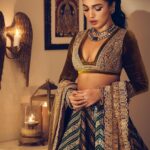 Bhumi Pednekar Instagram - My most favourite time of the year is here ✨ Started with a bang, thank you @manishmalhotra05 for the bestest night. Wearing head to toe @manishmalhotraworld @manishmalhotrajewellery Styled by : @mohitrai with @shubhi.kumar Assisted by : @upasnasingh_official Clicked by @trishasarang