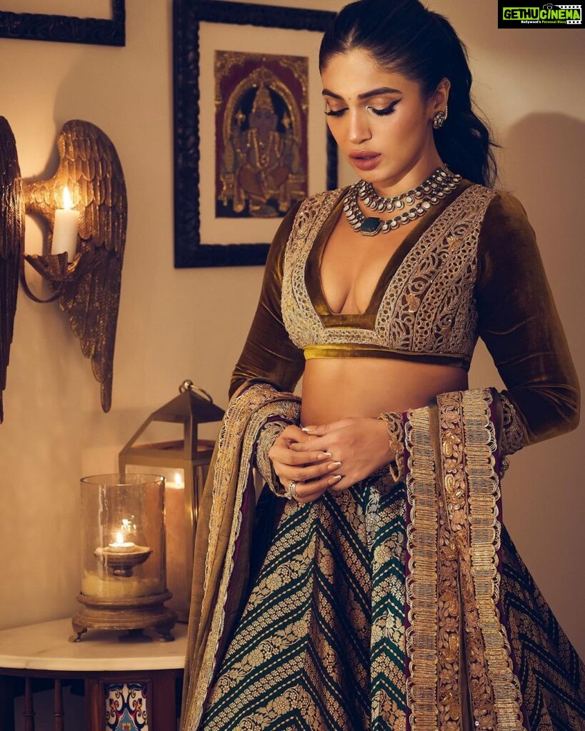 Bhumi Pednekar Instagram - My most favourite time of the year is here ✨ Started with a bang, thank you @manishmalhotra05 for the bestest night. Wearing head to toe @manishmalhotraworld @manishmalhotrajewellery Styled by : @mohitrai with @shubhi.kumar Assisted by : @upasnasingh_official Clicked by @trishasarang