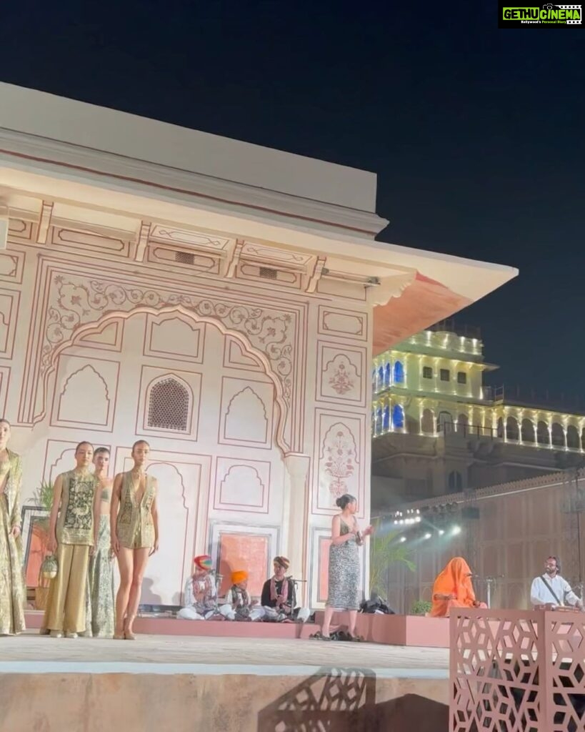 Bhumi Pednekar Instagram - A weekend full of love ✨ City Palace, Jaipur
