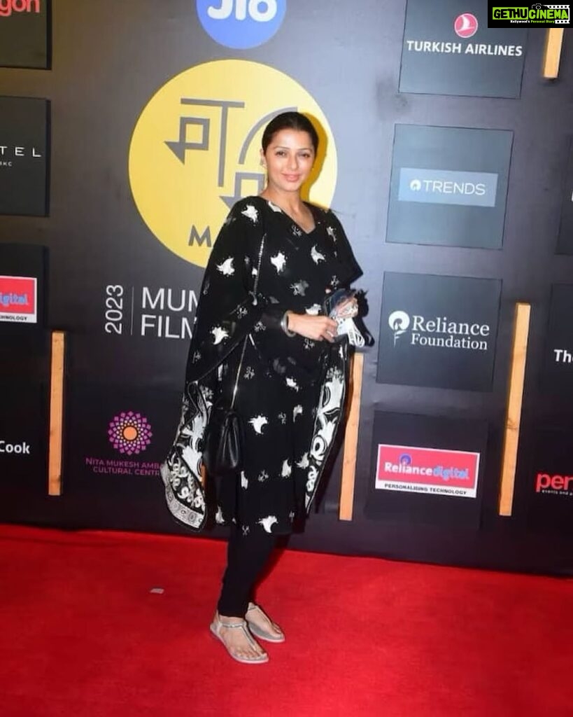Bhumika Chawla Instagram - At the opening ceremony of Jio MAMI …. Inspired by the talks and by the people .. always so much more to learn in life … learning from the senior film makers and the new ones who have so much talent . Depth . -also saw THE RED SUITCASE yesterday .. simple , truly different and a movie that drives the reality home .. of life and death .. life and reality