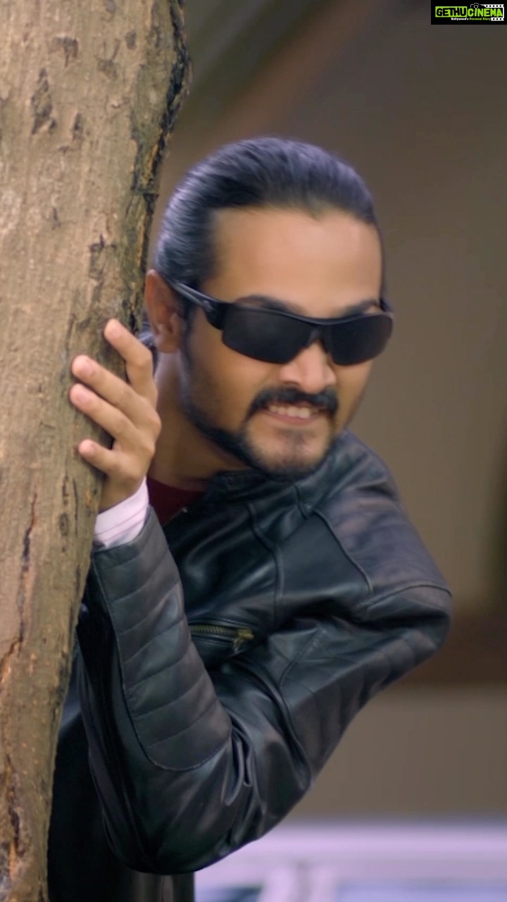 Bhuvan Bam - 1.3 Million Likes - Apne doston ko yaad dila do zara! 😅
Tag them 🔥
#Sameer #NNN #bbkivines