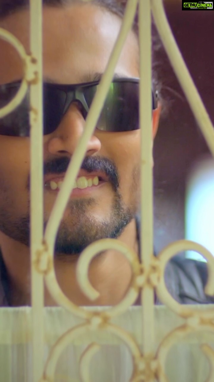 Bhuvan Bam - 2.5 Million Likes - Apne doston ko samjhaao zara! 😂😂
#bbkivines
