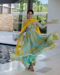 Bindu Madhavi Instagram - When d spotlight hits u✨✨ 

Outfit - @anupellakuruofficial
Earrings - @viviniabyvidhimehra
@talashahyderabad

Makeup & Hair - @makeuphairbyrahul 
Photography - @thejasublime

Styling - @stylebynavyaanddivya