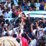 Chaitra Reddy Instagram - It’s my blessing to see you all showering so much of love on me #musuri ..! Thank you so much Abhisharan textiles for inviting me ..! And thank you each one of you for waiting more than 2 hours in that hot sun ☀️ #nandri #kayal ❤️ Photography: @eventbygks thank you for capturing this priceless moments so beautifully ❤️