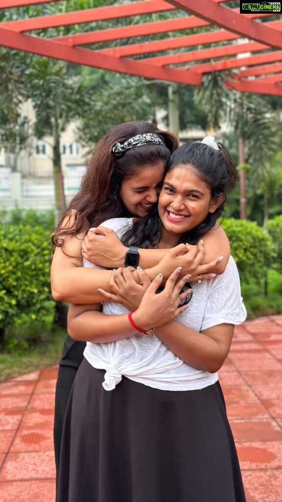Chaitra Reddy Instagram - Recreating our reel after 3 years ..! So many things around us changed - but the love and affection doubled ❤️ @nakshathra_viswanathan 😘 always together through our thick and thin 😍🧿