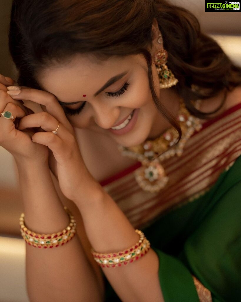 Chaitra Reddy Instagram - And now it is time to put yourself first. Let go off all the bad times. Switch off the negativity. Focus on your goals. Reach for the moon. Do whatever pleases you - you are the master of your own destiny Make up : @vijiknr PC : @camerasenthil Jewels : @bronzerbridaljewellery
