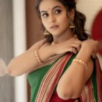 Chaitra Reddy Instagram - On the auspicious occasion of Vijayadashami, wishing you peace in every step you take and love in every choice you make 🙏🏻 #dusshera2023❤️ Make up : @vijiknr Jewels : @bronzerbridaljewellery PC : @camerasenthil