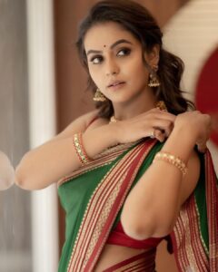 Chaitra Reddy Instagram - On the auspicious occasion of Vijayadashami, wishing you peace in every step you take and love in every choice you make 🙏🏻 
#dusshera2023❤️ 

Make up : @vijiknr 
Jewels : @bronzerbridaljewellery 
PC : @camerasenthil