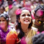 Chaitra Reddy Instagram - It’s my blessing to see you all showering so much of love on me #musuri ..! Thank you so much Abhisharan textiles for inviting me ..! And thank you each one of you for waiting more than 2 hours in that hot sun ☀️ #nandri #kayal ❤️ Photography: @eventbygks thank you for capturing this priceless moments so beautifully ❤️