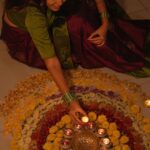 Chandini Tamilarasan Instagram – Diwali is a reminder to shine bright and share your light with the world. Happy Festival of Lights 🪔💥🪔💥🪔💥
📸- @drash04 

#chandinitamilarasan #diwali2023 #happiness #festivaloflights Chennai, India