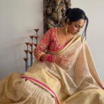 Chandrika Ravi Instagram - My mothers saree and my fathers photography 🫶🏽 Perth, Western Australia