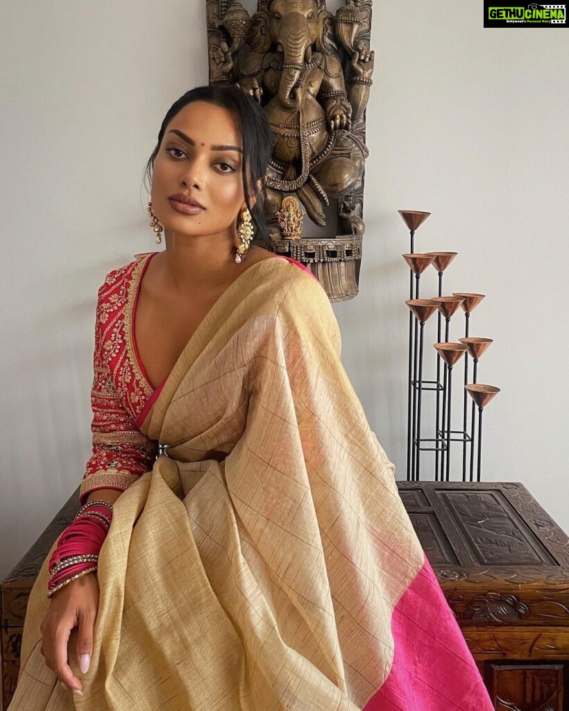 Chandrika Ravi Instagram - My mothers saree and my fathers photography 🫶🏽 Perth, Western Australia