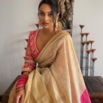 Chandrika Ravi Instagram - My mothers saree and my fathers photography 🫶🏽 Perth, Western Australia
