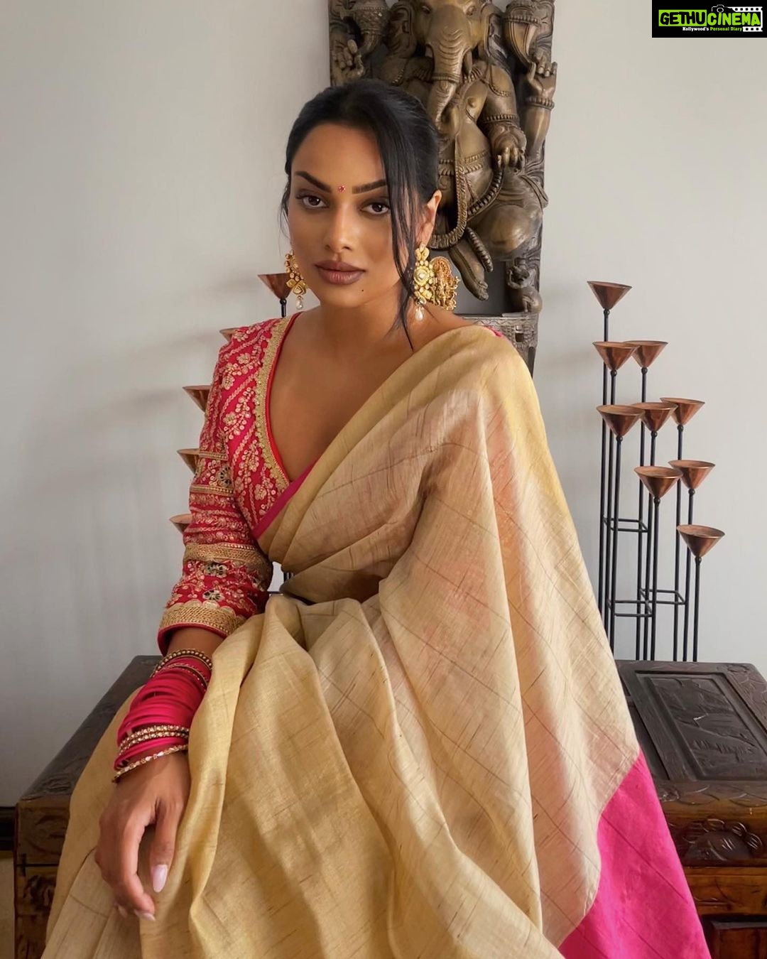 Chandrika Ravi Instagram - My mothers saree and my fathers photography 🫶🏽 Perth, Western Australia