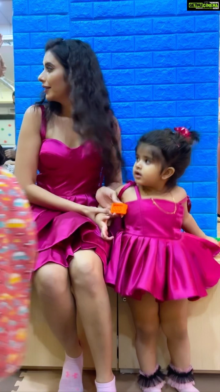 Charu Asopa Instagram - Thank you @shilpsaxena for designing such beautiful outfits for me and Ziana. I love you for this ππβ€οΈπ§Ώππ₯Ή