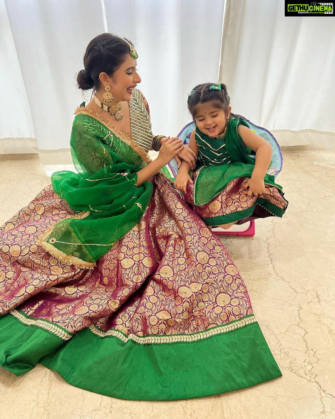 Charu Asopa Instagram - Shubho mahalaya everybody 🙏. Outfits designed by @studioj23