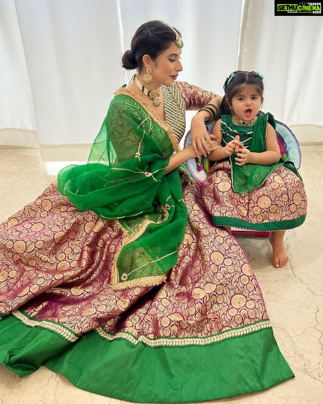 Charu Asopa Instagram - Shubho mahalaya everybody 🙏. Outfits designed by @studioj23