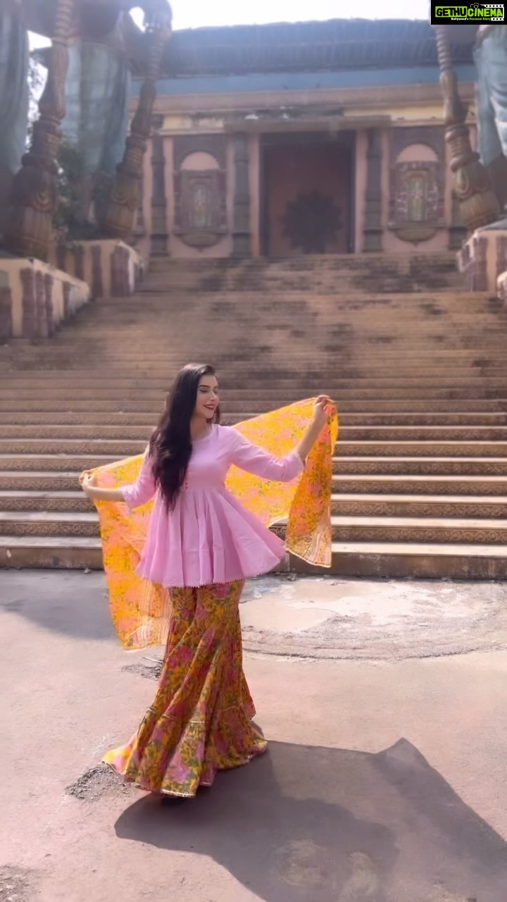 Charu Asopa Instagram - Outfit from @ghoomarjaipur_