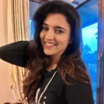 Chitra Shukla Instagram - My life is full of happiness with my smile either its black and white or all colours of shine😊✨♥️#swipeleft⬅️ #chitrashukla #instagood India
