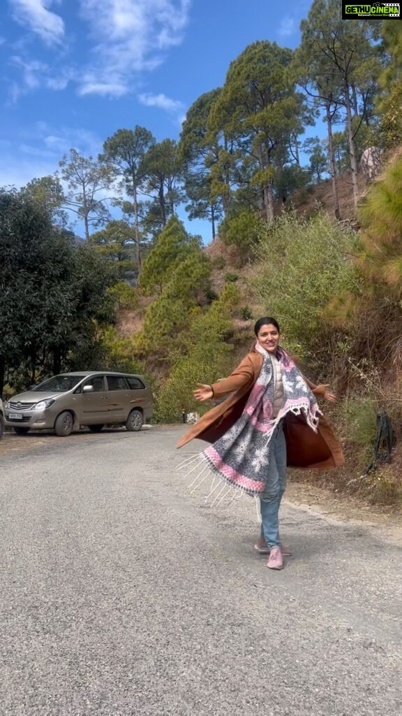 Chitra Shukla Instagram - This song and Uttarakhand is the best combination. What say! #reelsinstagram #reelsindia #reelsvideo #reelitfeelit Uttarakhand Hill Stations