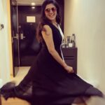 Chitra Shukla Instagram - Inner happiness is something which shows your all shade’s. Love the feel of outfit🤍🖤Wearing @tejaswinireddy_couture Style by @reshma_stylist #event #time #vibes #chitrashukla #swipeleft