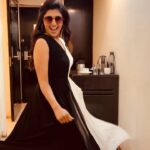 Chitra Shukla Instagram - Inner happiness is something which shows your all shade’s. Love the feel of outfit🤍🖤Wearing @tejaswinireddy_couture Style by @reshma_stylist #event #time #vibes #chitrashukla #swipeleft