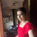 Chitra Shukla Instagram - Do not only look at my dimple 😍 I am showing you kitchen in train behind me😃 #swipeleft to see #kingtrain #train #picoftheday