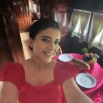 Chitra Shukla Instagram - Do not only look at my dimple 😍 I am showing you kitchen in train behind me😃 #swipeleft to see #kingtrain #train #picoftheday